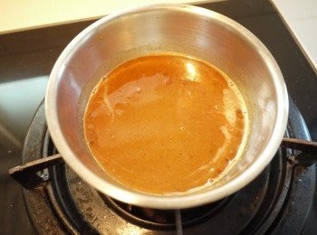 step14: 以小火煮滾即成咖哩醬