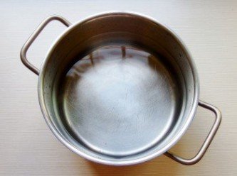 step2: 準備一鍋熱水，併加入少許海鹽，將麵條煮至所要的熟度。