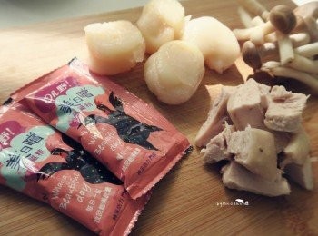 step1: 雞肉川燙備用.