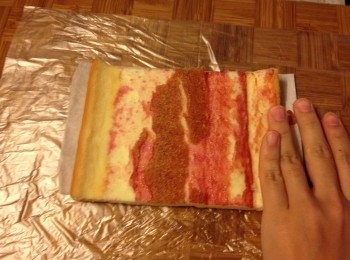 step2: 把蛋卷慢慢卷平