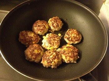 step7: 大火煎至兩邊金黃, 再轉中小火蓋上焗5分鐘