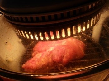 step6: 第二日將近要食前1個半小時,從雪櫃取出豬手,預熱光波爐220度,用底架,先波30分鐘,再反轉波20分鐘(如用焗爐加10度焗,用230度,焗50-60分鐘)