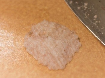 step4: 鮮蝦去殼挑腸，然後剁碎