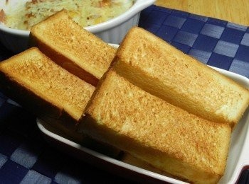 step9: 土司穿上漂亮的金黃色外衣