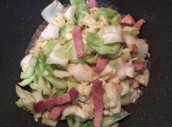 step6: 加少許水拌炒，試味道調整，水份略收後，即可起鍋。