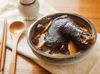 step3: 簡單的雞湯不但補身還有滿滿的紅棗香甜，妳千萬別錯過了喔~