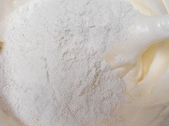 step4: 加入已篩的D，拌勻。