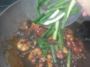 step15: 最後加入蔥段炒勻即可熄火上碟