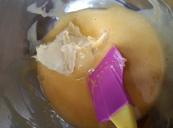 step7: 倒入貓山榴槤蓉，拌勻