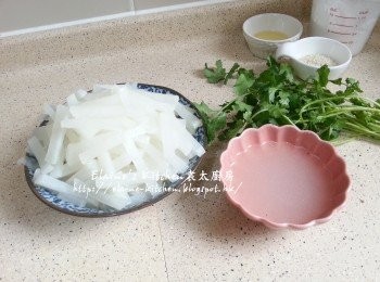 step3: 炒至白蘿蔔半透明盛起 (煮白蘿蔔水亦留起)