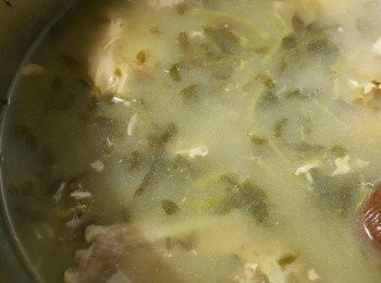 step7: 做法 :

將西洋菜用鹽水浸泡30分鐘 , 清洗後用薑片白鑊炒熟備用 , 這可去除菜青味 , 淡菜 , 陳臀 , 臘鴨翼用清水浸洗備用 , 瘦肉用薑片出水去除血腥味 , 用3至4湯碗水 , 將所有材料放入 , 大火滾起轉中火煲 3 小時 , 不要開蓋焗至飲用前大火滾起 , 少少調味便可以 , 因臘鴨翼本身帶咸味 , 不用加太多調味 , 完成 !