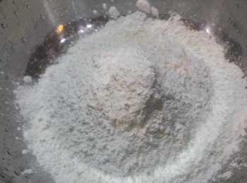 step1: 先將所有粉類拌勻。