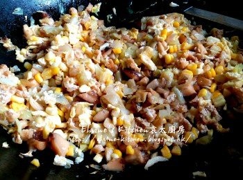 step9: 最後加入粟米粒及蛋碎拌勻 , 將餡料盛起放入大碗內待涼20分鐘