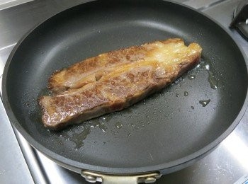 step3: 牛排自然會出油