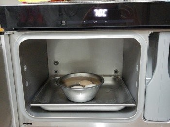step2: 放入電蒸爐， 70度煮28分鐘，