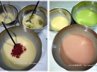 step2: 接著將麵粉依1：2：3，分成三碗，接著把抹茶粉拌入2當西瓜皮、紅麴粉拌入3當西瓜肉