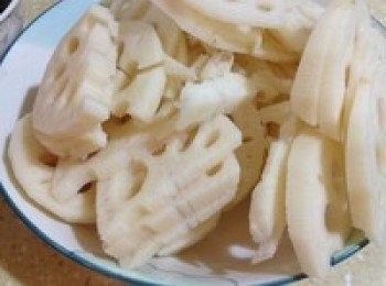 step1: 藕先洗淨，切i成薄片，越薄越入味