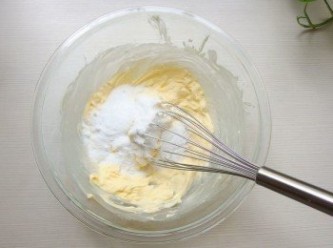 step3: 將糖粉加入攪拌均勻。