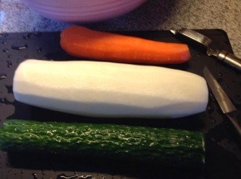 step1: 把蘿蔔、甘荀洗淨去皮切條狀備用