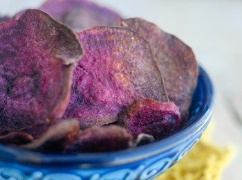 step3: 將蕃薯片放在涼架上，待涼後會更香脆