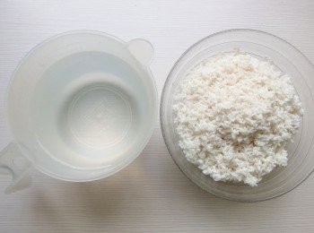 step3: 浸泡過的在來米,水要瀝乾,不需留下。另外準備:水 680g(水拆開兩部份:280g打漿用,400g煮芋頭)。