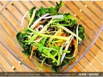 step6: 最後將青蔥絲與蔥花也放入碗中，拌一拌後，即可享用。