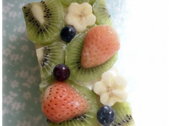 step3: 再將各式水果密鋪上麵包，便完成。