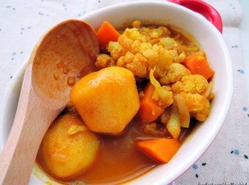 step5: 一锅咖喱鱼丸准备上桌！