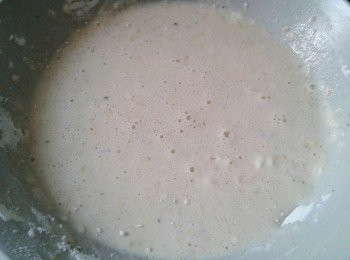 step2: 將麵粉與所有材料（除了麵包糠）拌勻成粉漿