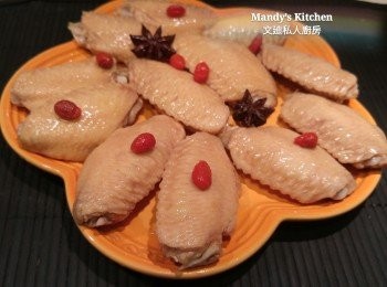 step7: 浸幾小時，醉<a href="https://bit.ly/3zHU5V3" target="_blank" data-keyword="雞翼" class="guide-link"><strong>雞翼</strong></a> <span style="display:inline-block;vertical-align:middle;margin-top:-3px;color:initial;border-radius:3px;padding:2px 3px;font-size:12px;line-height:14px;background:#87d300;color:#fff;">即買</span> 巳足夠入味。