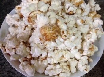 step2: 直至到有聲音完全沒有聲音就可以開蓋並加入焦糖漿撈勻便可享用