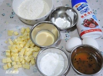 step1: 準備<span class="group_1">食材</span>,無鹽奶油放室溫回軟,手指可以壓出印子的程度就可以,烤箱預熱至170度C