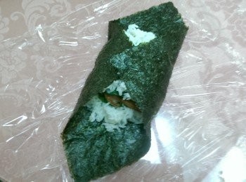 step6: 將海苔的左右邊往內摺