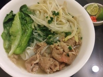 step6: 餘下的上湯可烚生菜和牙菜後放入碗內即完成。