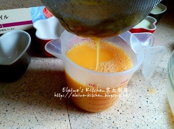 step7: 用隔篩過濾在量杯內