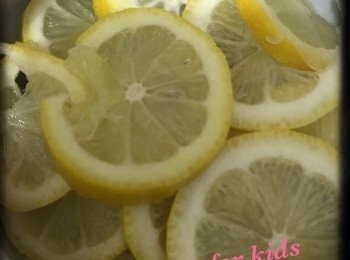 step2: 將檸檬、陳皮(可切絲)、冰糖全部放入燉盅(無需加水入盅內)