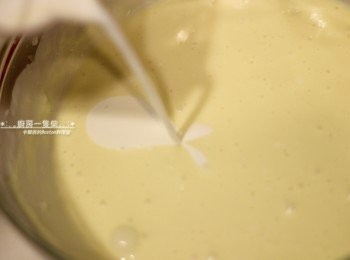 step8: 加入鮮奶油、鮮奶、檸檬汁拌勻。