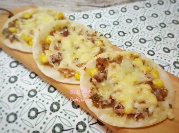 step6: 180度 將 pizza仔 放入焗爐，焗5- 8分鐘至芝士溶即可 。