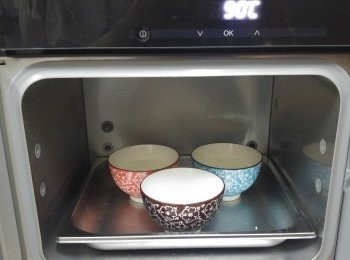 step5: 放入蒸爐90度蒸13分鐘或至蛋熟透便可（如無蒸爐， 用保鮮紙蓋著用明火，中火蒸至蛋白熟透便可）