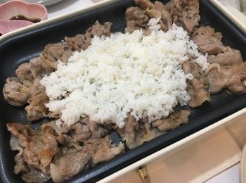 step5: 將白飯鋪上