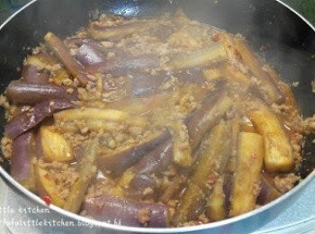 step6: 逐少倒入生粉水勾芡，即可。