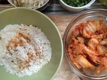 step2: 豆角、金針菇切粒備用。