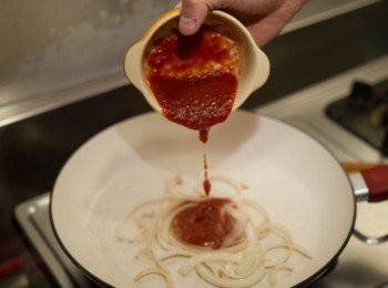 step3: 把茄汁倒入