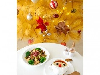 step14: 利用奶泡應用在湯料理上面做造型 做出來的成品完全出乎我意料之外的可愛! 也受到一致的大好評 完完全全的表示食物也能變得應景 更為這個聖誕節添了幾分歡樂!