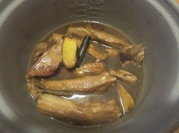 step5: or放进电饭煲按键，煮至跳键既可。