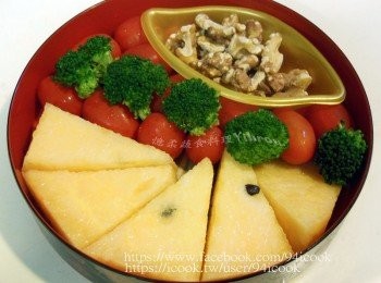 step1: 餐盒水果.蔬菜.堅果隨個人喜好。