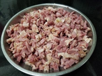step6: 將咸豬手放涼，切成碎粒
