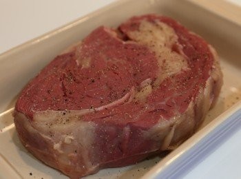 step3: 出爐取出扒，用廚紙印全乾，曬上少許海鹽及黑椒
大火封煎四邊