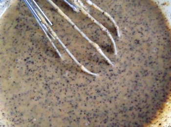 step4: 篩入已經混合過篩後的低粉，一樣攪拌均勻。