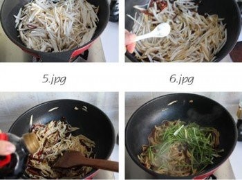 step2: 煸炒至辣椒絲微微變色，炒出香辣味，倒入杏鮑菇絲。大火煸炒杏鮑菇，放入鹽調味。放海鮮醬油調味。